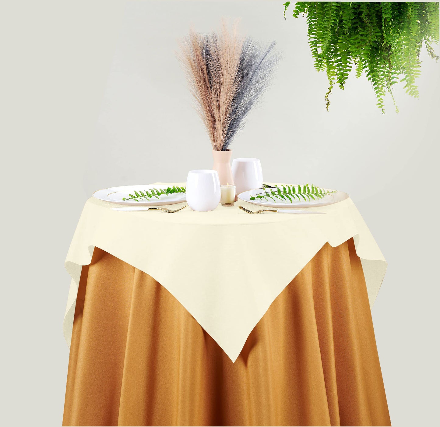 SV-TCFQ40-NCHP/25, SV-TCFQ48-NCHP/20, SV-TCFQ55-NCHP/20, Champagne Servietto folded table cloth styled with crisp cutlery and floral arrangements