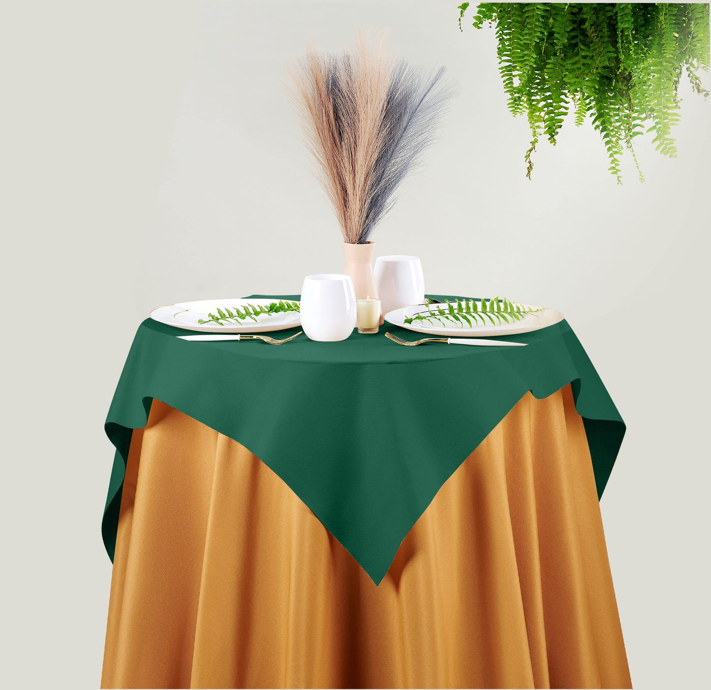 SV-TCFQ40-GREN/25, SV-TCFQ48-GREN/20, SV-TCFQ55-GREN/20, Green folded table cloth by Servietto displayed on table with centerpiece pole and cascading greenery