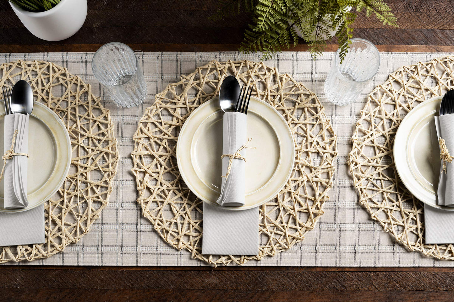 Servietto disposable linen-feel guest towels on formal table setting