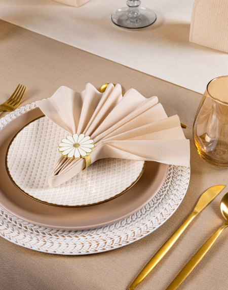 Luxury Servietto dinner napkins for restaurants, weddings, and catering.